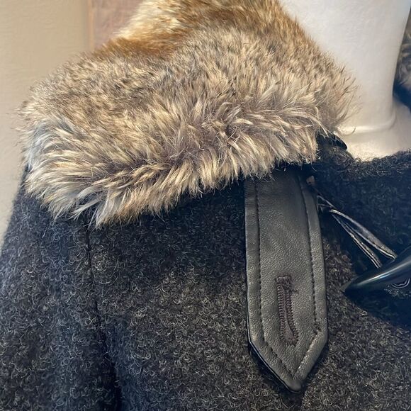 Victoria’s Secret Gray Removable Fur Collar Coat - Picture 4 of 11